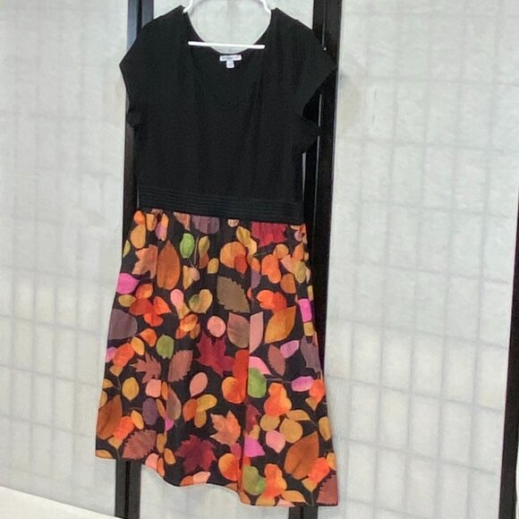 Isaac Mizrahi Leaf Print V Neck Cap Sleeve Elastic Waist Midi Dress Black Orange - Picture 4 of 13